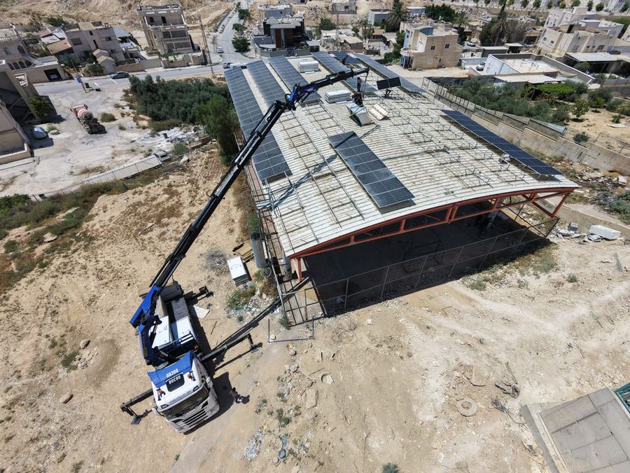 צילום רחפן של מערכת סולארית